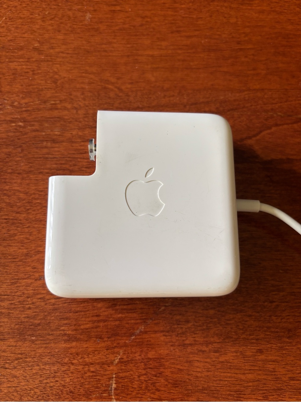 Apple MagSafe power adapter with a fold-out wall plug duckhead attachment - Picture 3 of 10